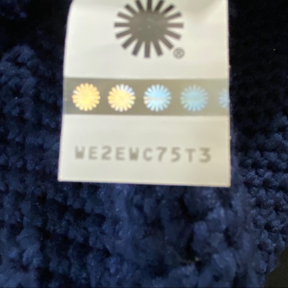 UGG Chunky Knit PomPom Slouchy Logo Beanie - Picture 4 of 4